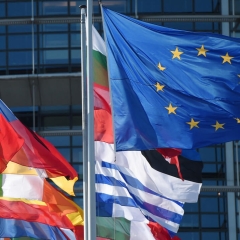 المتطرفون آفة أوروبا!