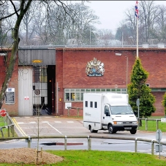 Позорный рекорд детей в тюрьмах вдали от семей в Англии