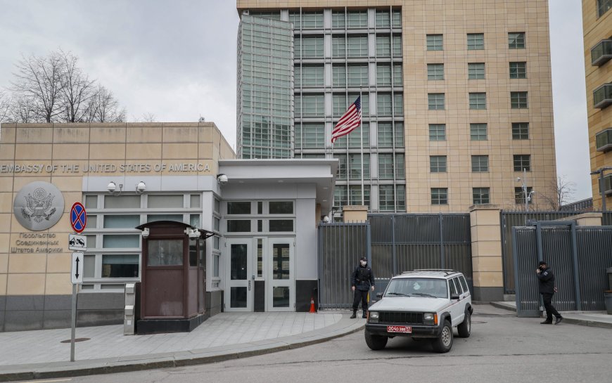 The US embassy in Russia :  American citizens leave immediately