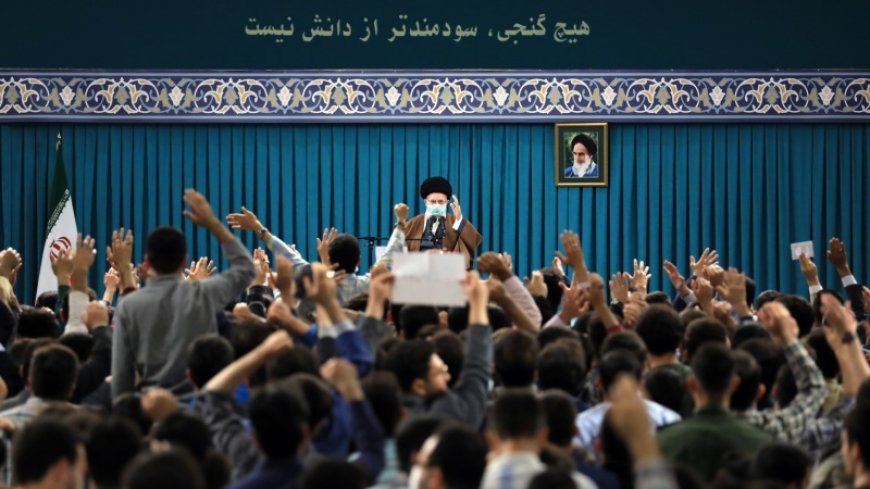 Ayatollah Seyyed Ali Khamenei receives university students