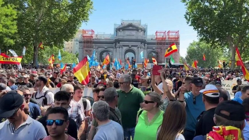 Demonstration of thousands of police officers in Spain