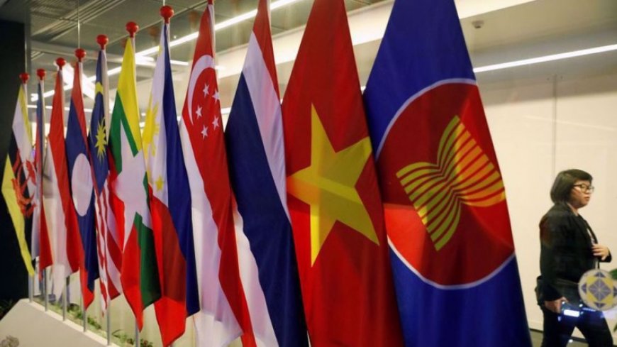 Indonesia, the summit of ASEAN leaders is underway