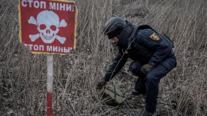 Kiev uses prohibited weapons, places mines indiscriminately