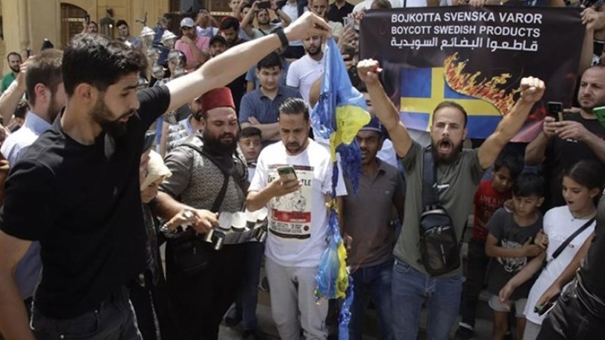 The faithful of Lebanon burned the flags of Sweden and the Zionist regime of Israel after the Friday prayer