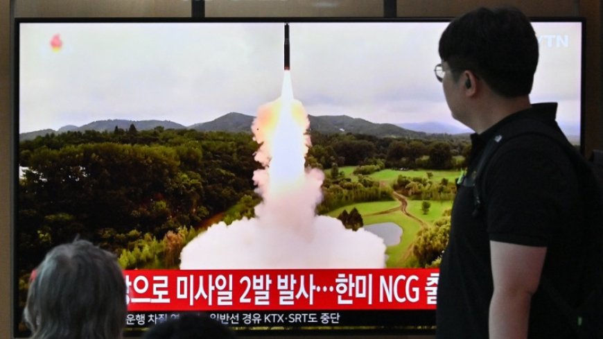 North Korea fires ballistic missiles after second US submarine arrives in south