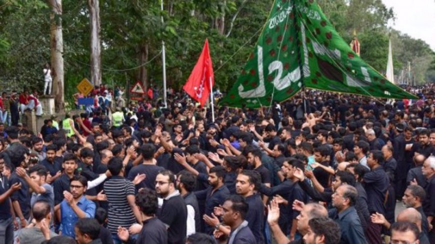 The Indian government lifts a 34-year ban on a Muharram parade in Srinagar.