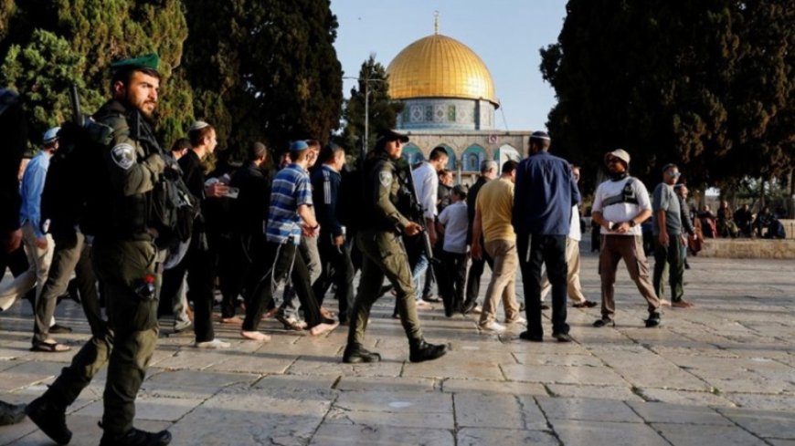 Al-Aqsa, settlers supported by military set foot in the Esplanade