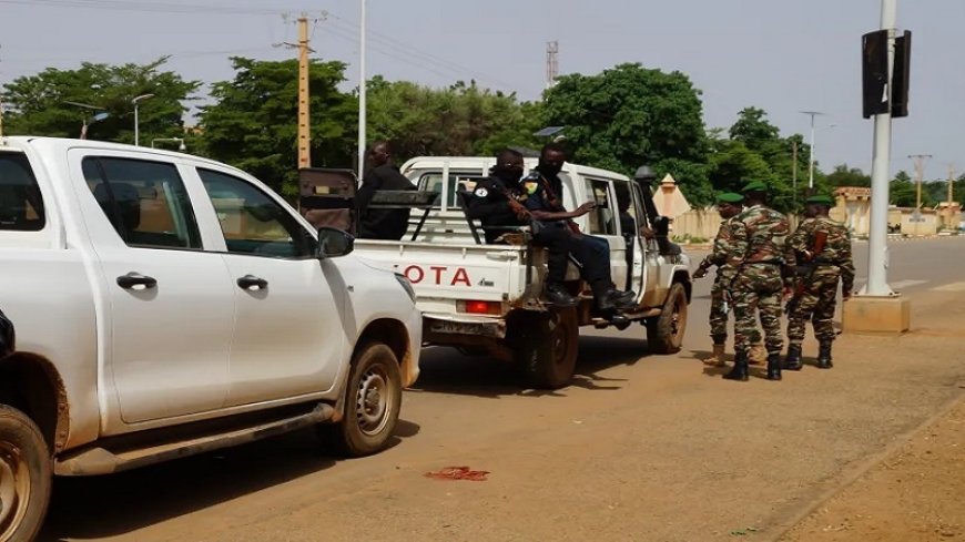 Niger police continue to surround the French embassy