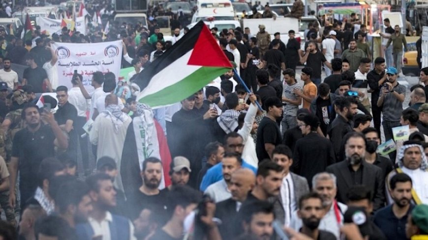Thousands of Iraqis gather on the Jordanian border in solidarity with the Palestinians