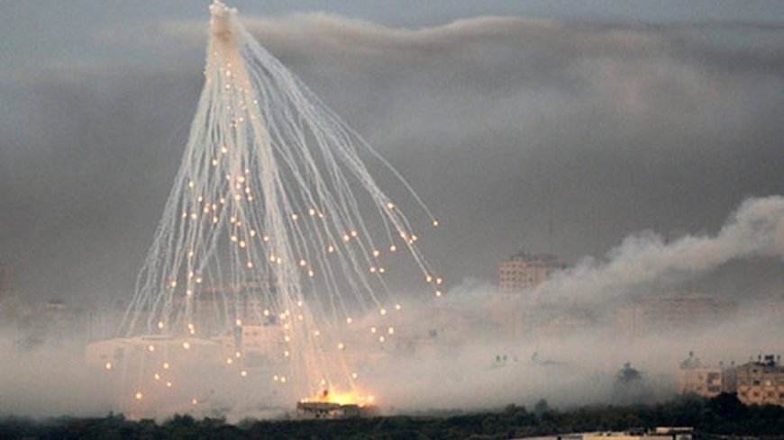 Continued brutal attacks on the Gaza Strip using bombs containing white phosphorus