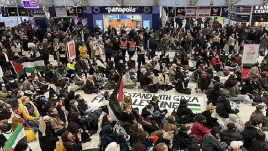 Supporters of a Palestinian sit-in at a London station