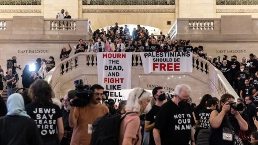 Support for the Palestinian people at a rally of American Jews