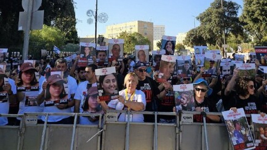 Protest in front of the Israeli Knesset