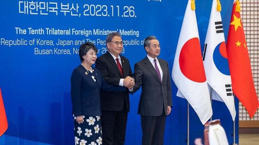 Japan-China-South Korea foreign ministers' meeting in Busan, South Korea, unable to decide date for summit meeting