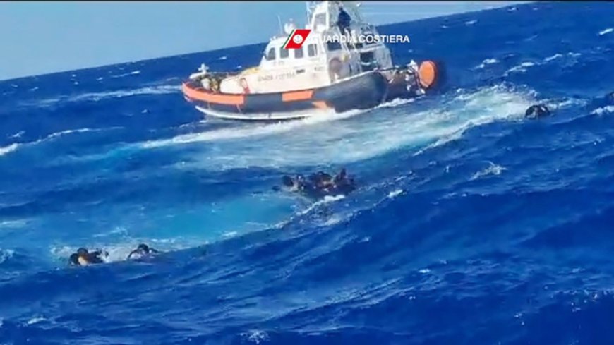 The Moroccan Navy rescues 56 illegal immigrants