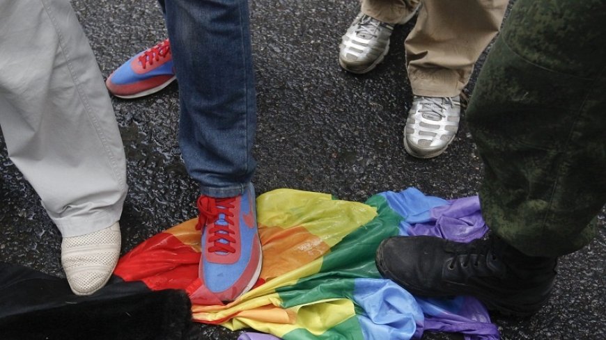 Russian court bans LGBT prostitution, says 'you've crossed the border'