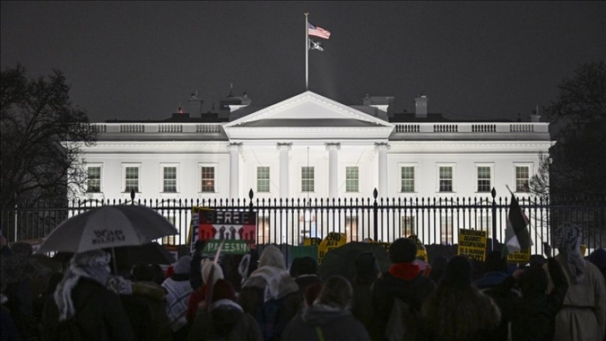 Palestinian supporters demonstrate in front of the US White House