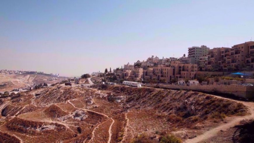 Israel loots 2,000 acres of Palestinian land in the West Bank