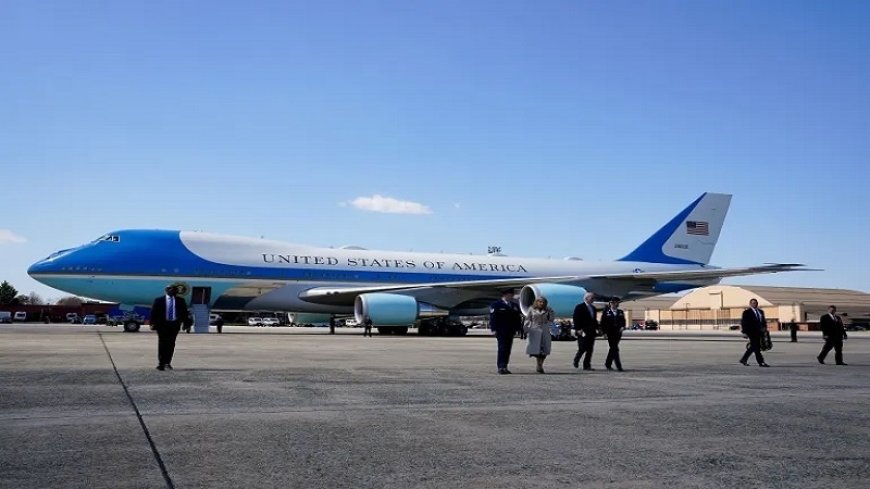 The White House complains, journalists are stealing the instruments of the president's plane
