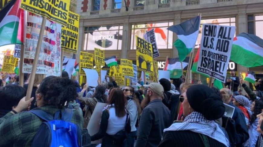 Police in the USA forcibly removed the headscarf of a woman who attended a demonstration in support of Palestine