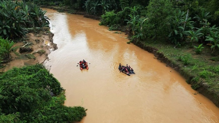 Landslides kill hundreds of people in Papua New Guinea