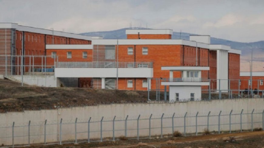 What is behind the decision to transfer prisoners from Denmark to Kosovo