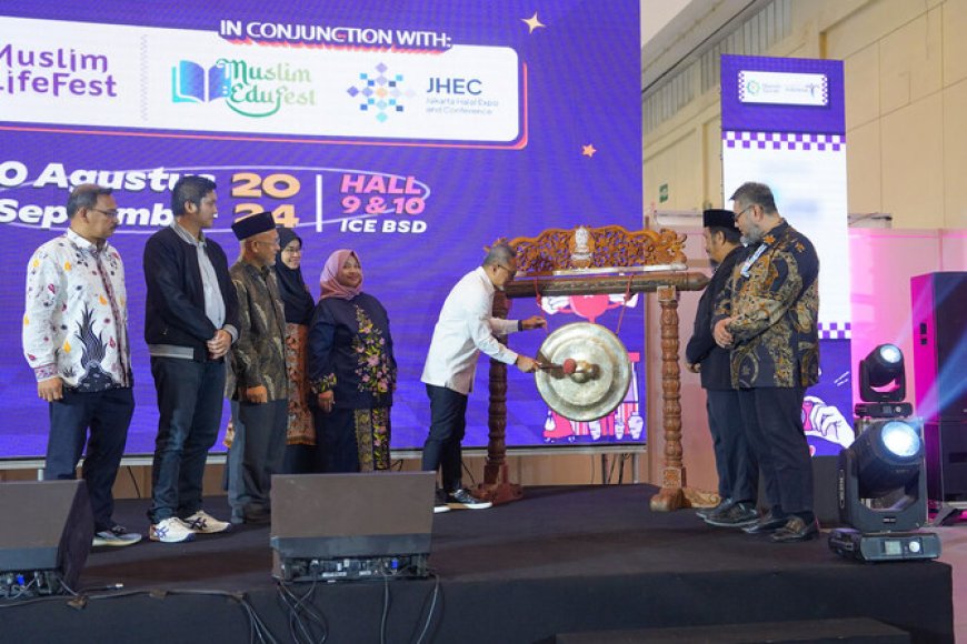 Indonesians visit Muslim lifestyle festival amid efforts to boost halal industry