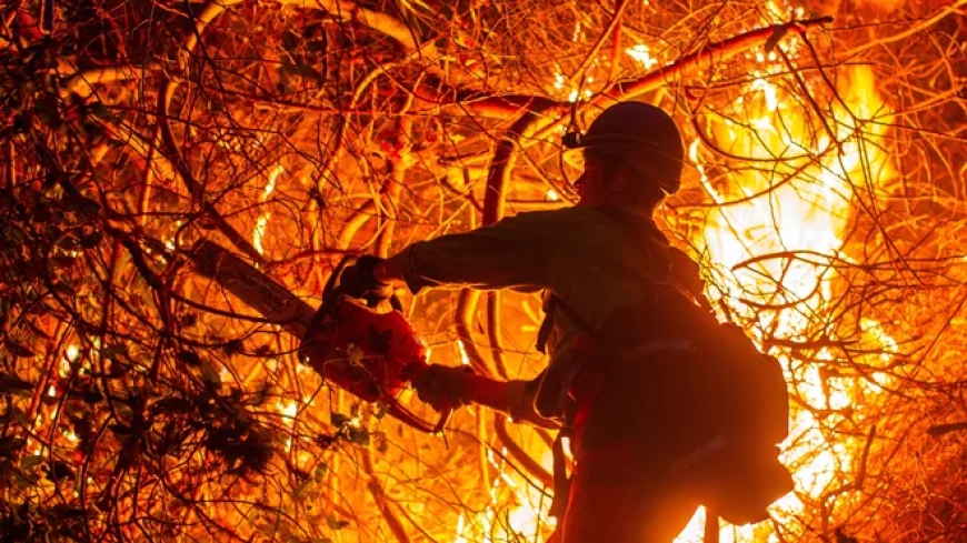 Los Angeles Faces “Particularly Dangerous Situation” Amid Ongoing Wildfire Crisis