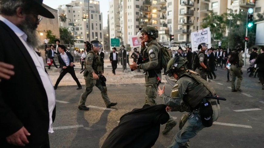 Haredi Zionists Against Military Service Clash with Israeli Police in Jerusalem